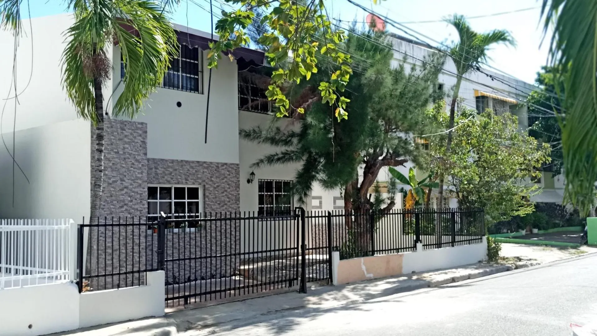 Nyaraló Private House With Pool, Ac, Bbq, Fast Wi-Fi, Pet & Family Friendly, Near Colonial Zone, Mirador Sur Park & Ocean, In Santo Domingo Villa